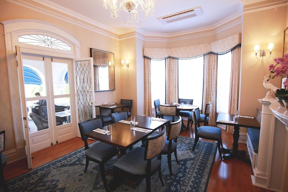 Rosedon Hotel Pembroke Ngoại thất bức ảnh